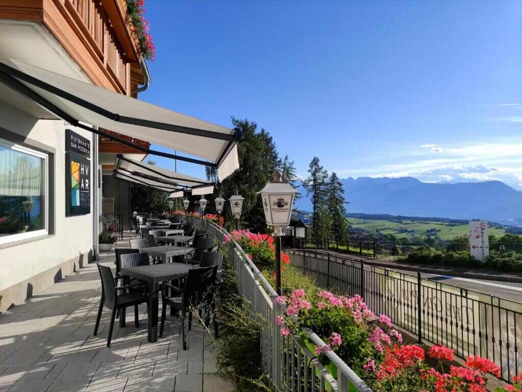 Outdoor terrace with mountain views in Ronzone